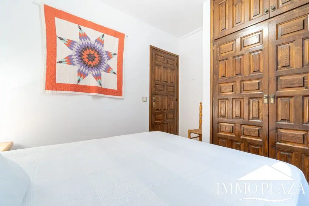 Spacious and bright corner apartment, view of Rosas beach, 2 bedrooms, 2 bathrooms, private parking, storage, large terrace!