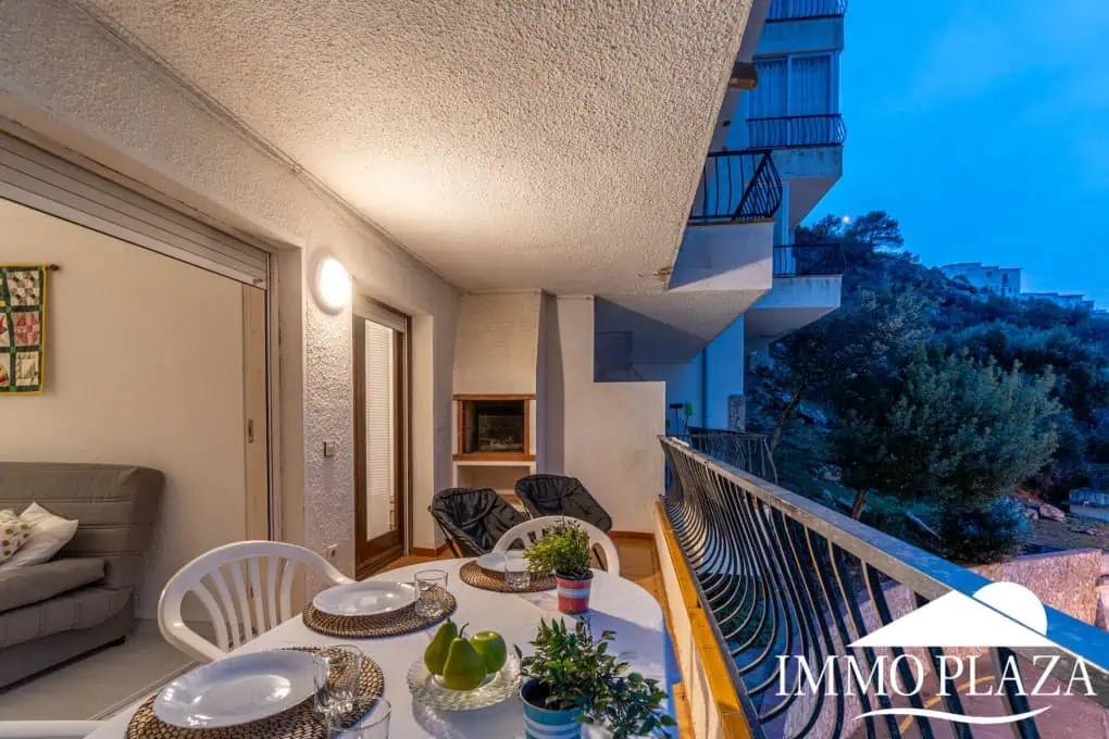 Spacious and bright corner apartment, view of Rosas beach, 2 bedrooms, 2 bathrooms, private parking, storage, large terrace!