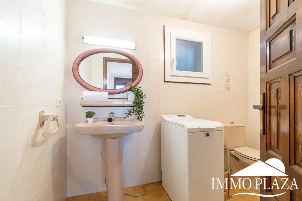 Spacious and bright corner apartment, view of Rosas beach, 2 bedrooms, 2 bathrooms, private parking, storage, large terrace!