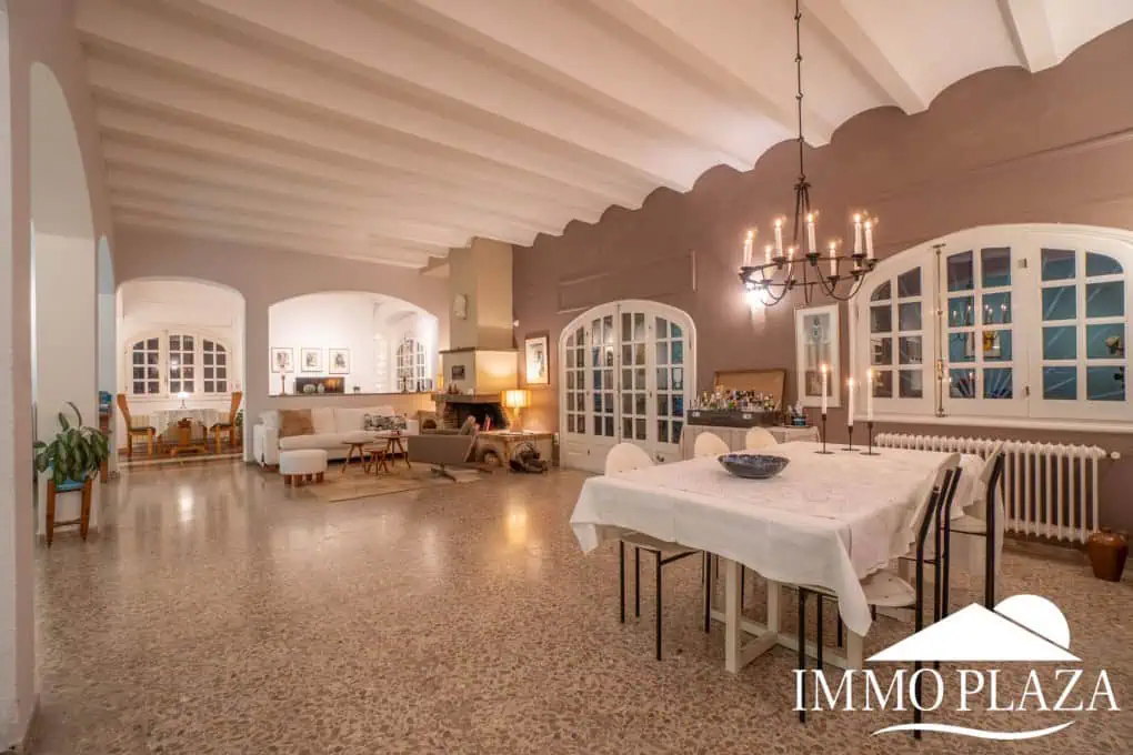 Large family villa on a plot of 3800m2, 7 bedrooms, 5 bathrooms, + outbuilding of 70m2, swimming pool. Costa Brava – Rosas