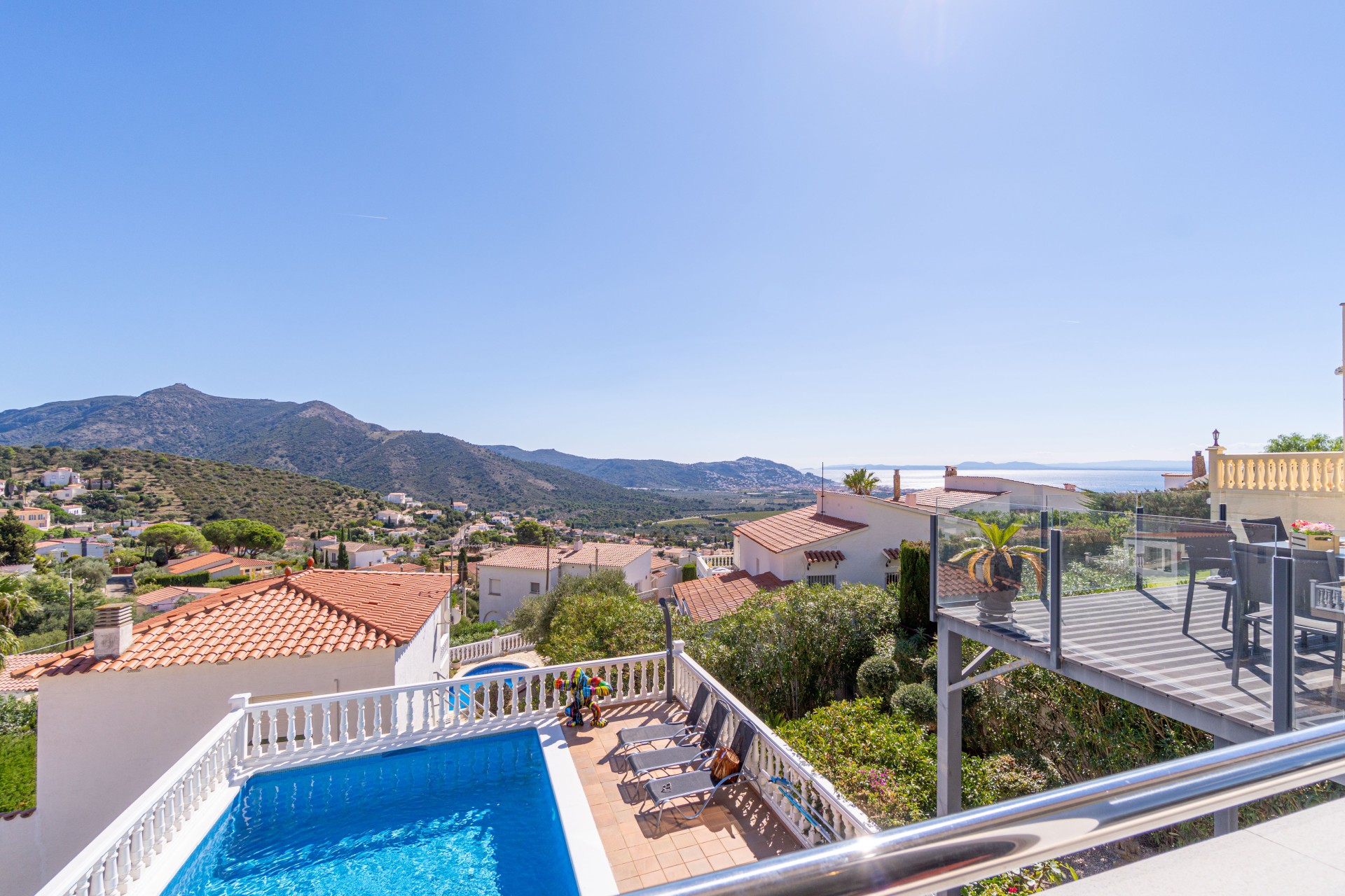 05062026105618_652 Beautiful modern villa with sea view, 3 bedrooms, 2 bathrooms, garage, swimming pool, garden + Rental Licence !