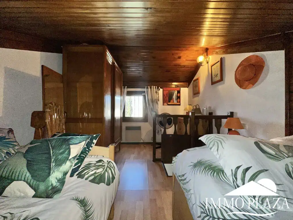 Mooi klein huis met 3 zijden, op het zuiden – 2 slaapkamers, 1 badkamer, 1 groot terras van 30m2, gemeenschappelijk zwembad