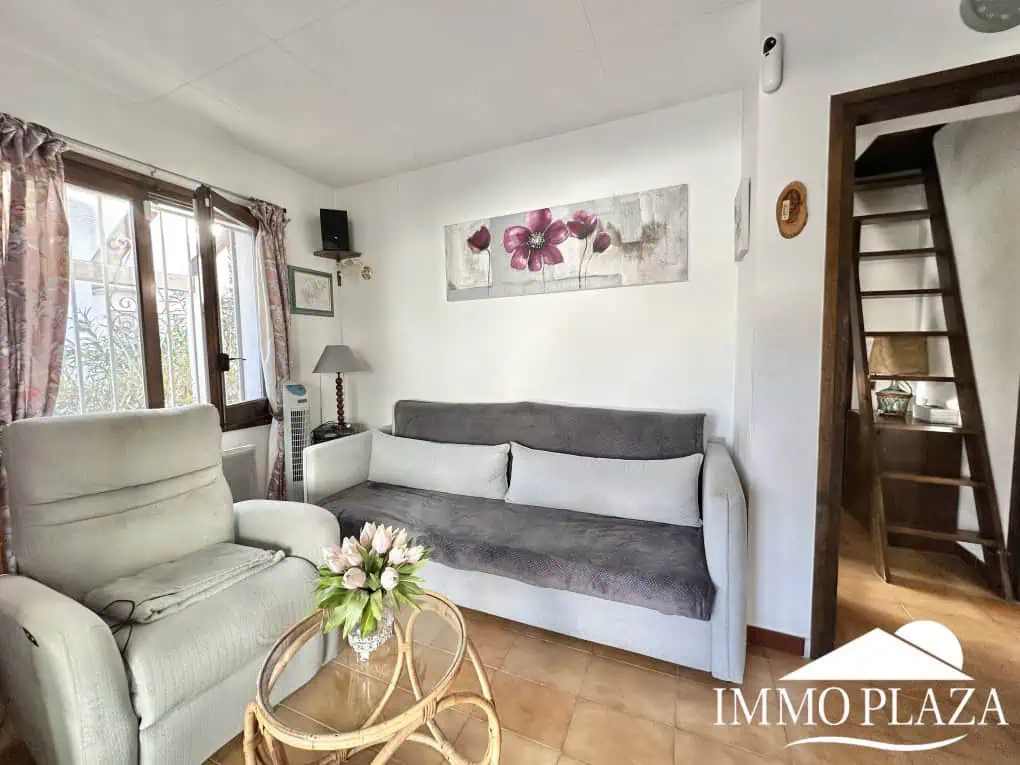 Mooi klein huis met 3 zijden, op het zuiden – 2 slaapkamers, 1 badkamer, 1 groot terras van 30m2, gemeenschappelijk zwembad