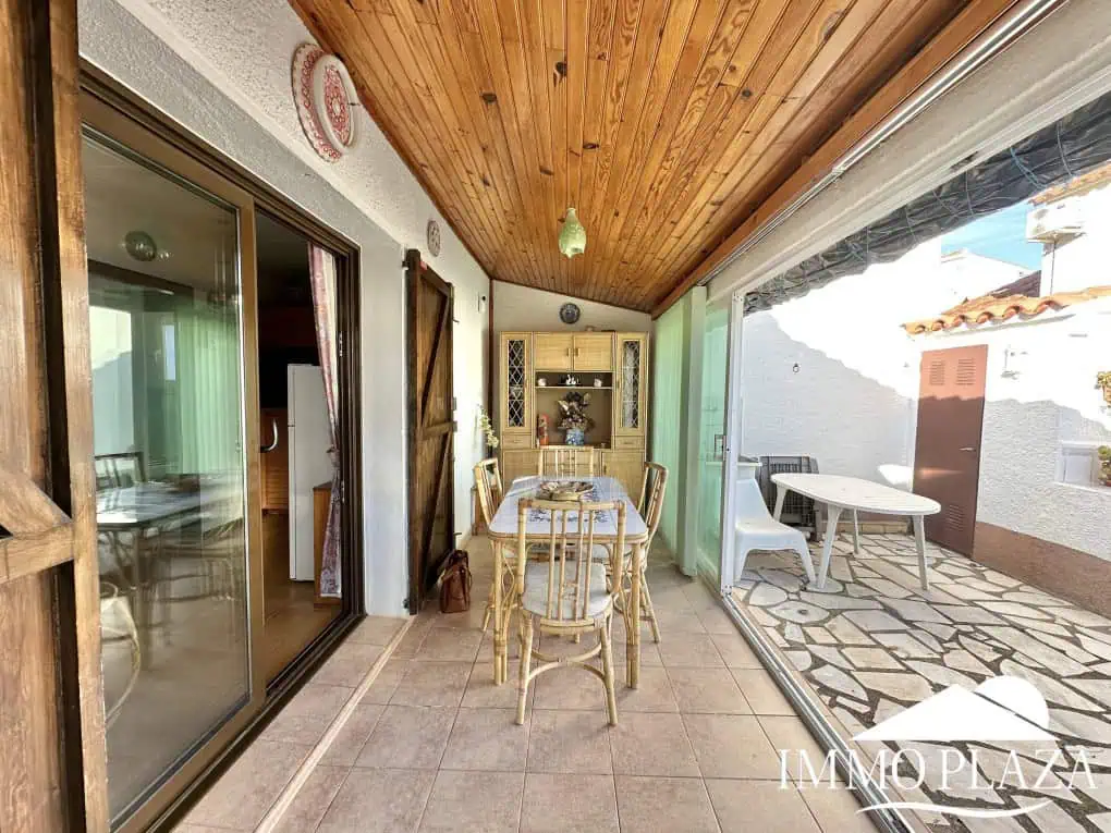 Mooi klein huis met 3 zijden, op het zuiden – 2 slaapkamers, 1 badkamer, 1 groot terras van 30m2, gemeenschappelijk zwembad