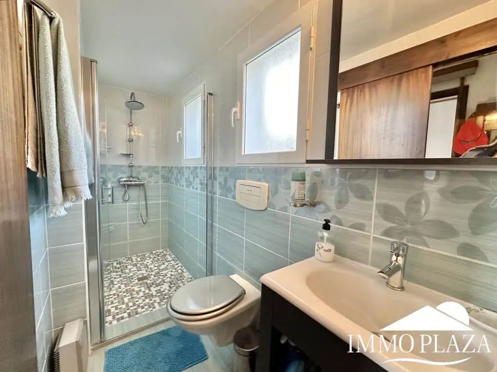 Mooi klein huis met 3 zijden, op het zuiden – 2 slaapkamers, 1 badkamer, 1 groot terras van 30m2, gemeenschappelijk zwembad