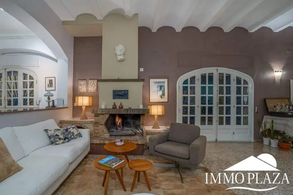 Charming Guesthouse B&B – Pensión; 7 bedrooms, 5 bathrooms, pool, land 3895m2 in the Bay of Roses
