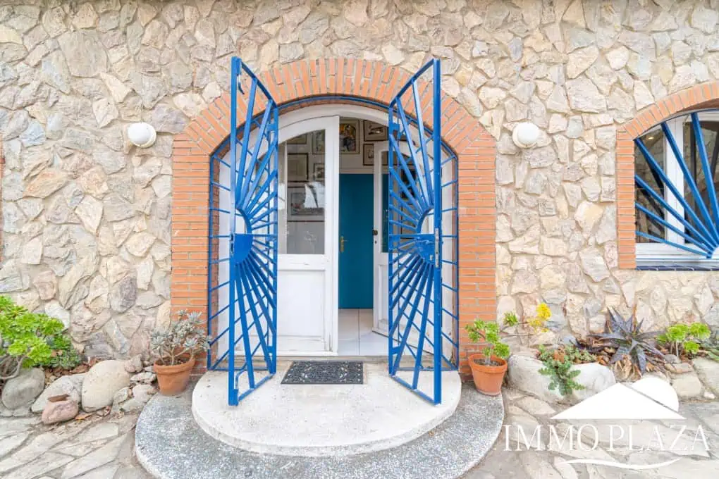 Charming Guesthouse B&B – Pensión; 7 bedrooms, 5 bathrooms, pool, land 3895m2 in the Bay of Roses