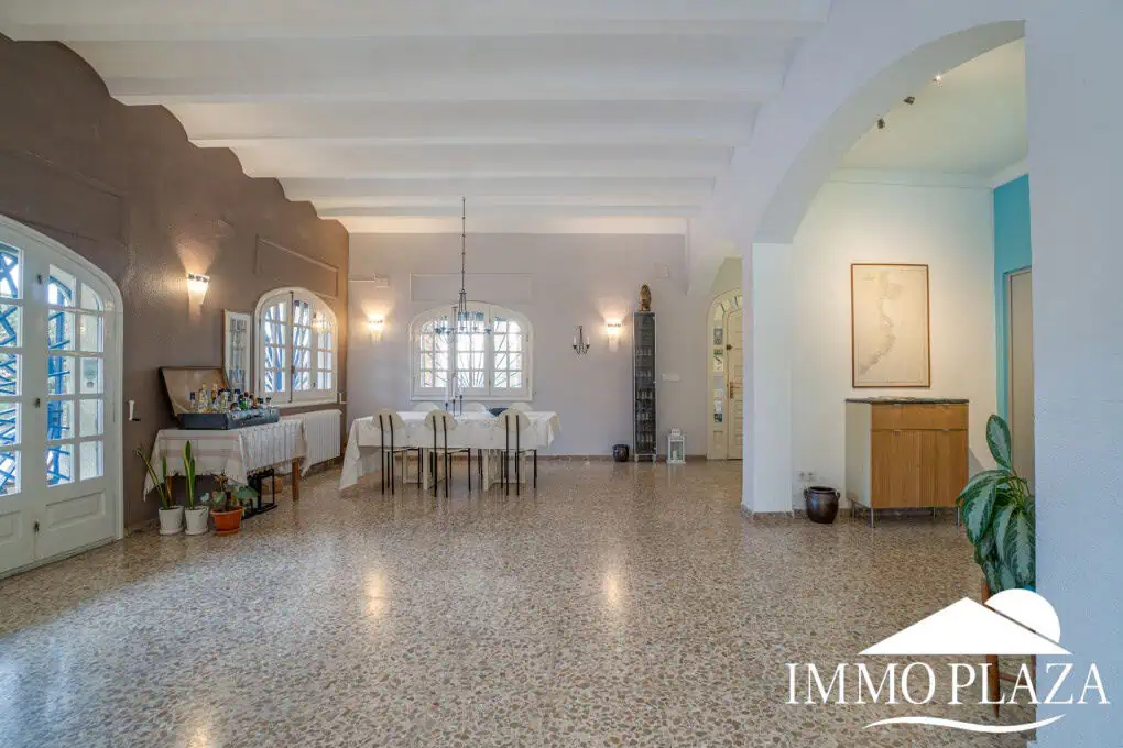Charming Guesthouse B&B – Pensión; 7 bedrooms, 5 bathrooms, pool, land 3895m2 in the Bay of Roses