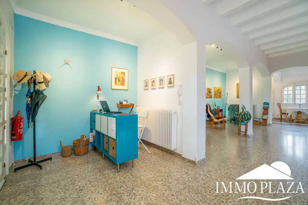 Charming Guesthouse B&B – Pensión; 7 bedrooms, 5 bathrooms, pool, land 3895m2 in the Bay of Roses
