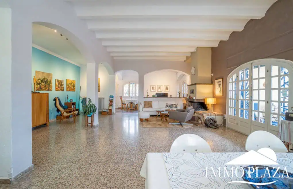 Charming Guesthouse B&B – Pensión; 7 bedrooms, 5 bathrooms, pool, land 3895m2 in the Bay of Roses