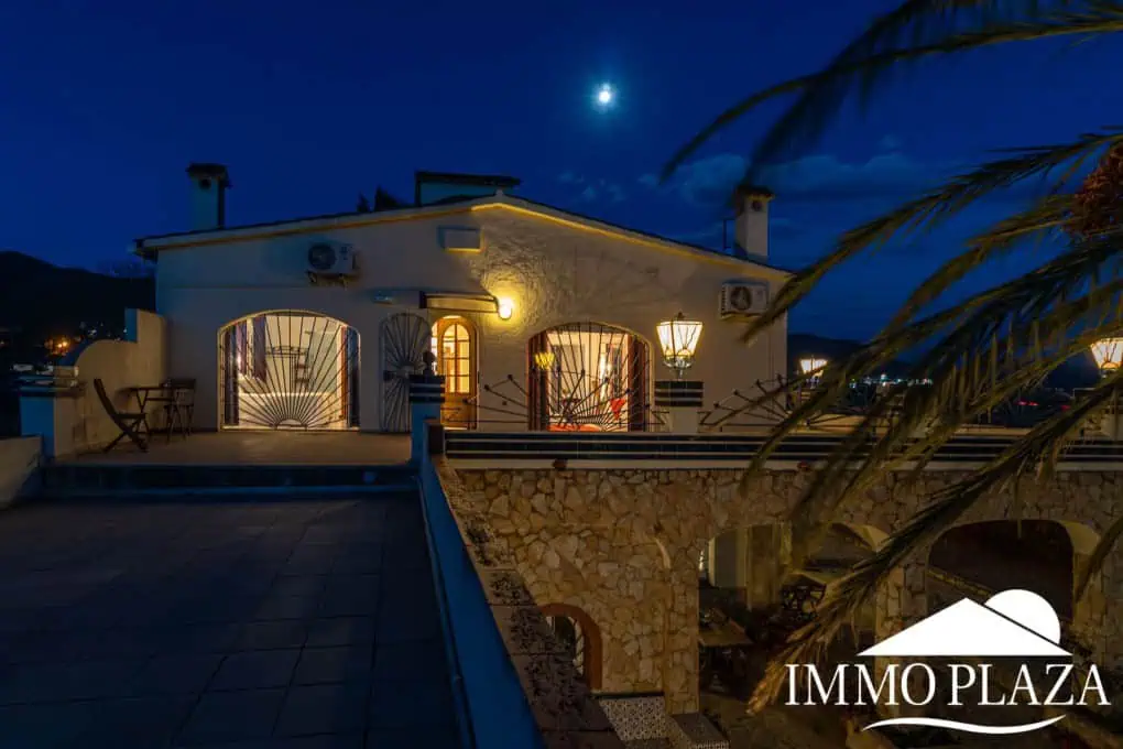 Charming Guesthouse B&B – Pensión; 7 bedrooms, 5 bathrooms, pool, land 3895m2 in the Bay of Roses