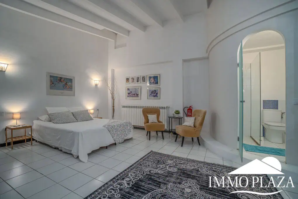 Charming Guesthouse B&B – Pensión; 7 bedrooms, 5 bathrooms, pool, land 3895m2 in the Bay of Roses