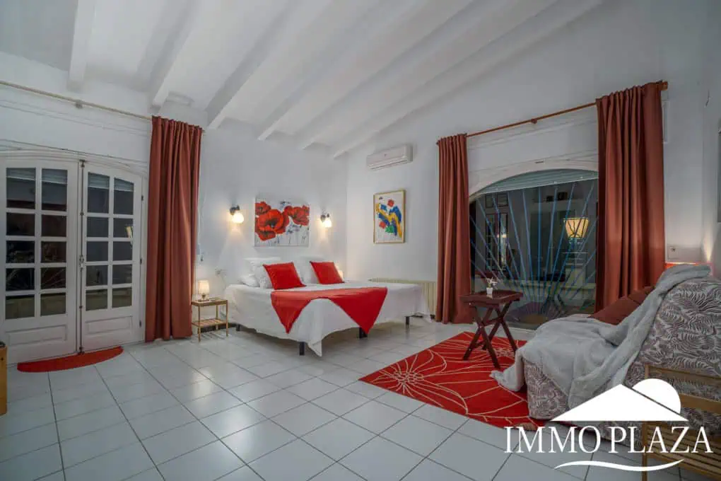 Charming Guesthouse B&B – Pensión; 7 bedrooms, 5 bathrooms, pool, land 3895m2 in the Bay of Roses