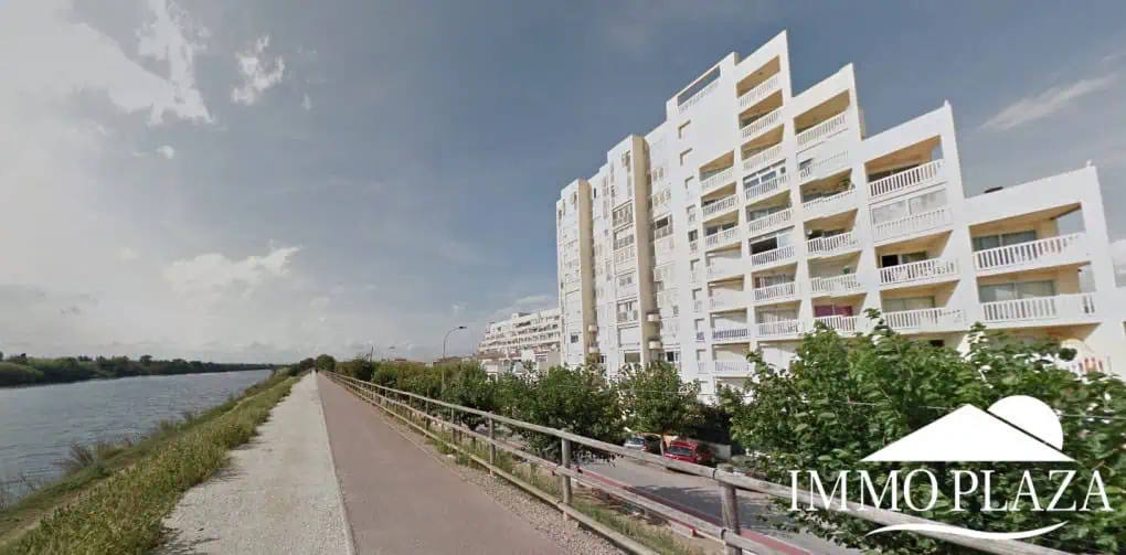 Estudio con terraza vistas al mar, a pie de playa y del centro – Empuriabrava