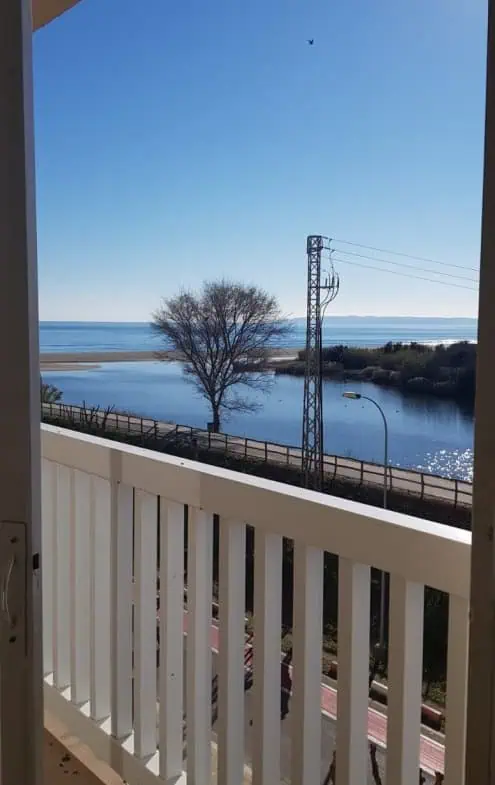 Estudio con terraza vistas al mar, a pie de playa y del centro – Empuriabrava