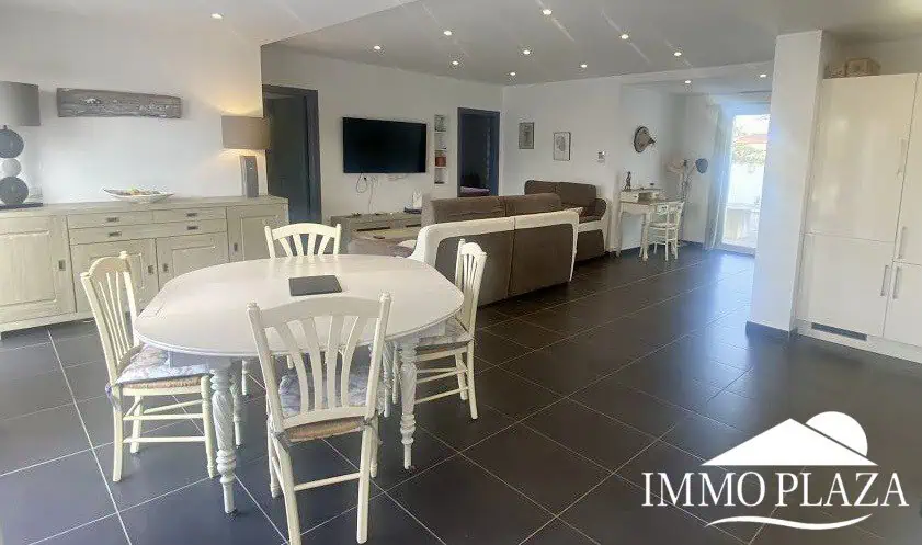 Superb modern villa on one level on the Falconera canal, with mooring and swimming pool – Empuriabrava