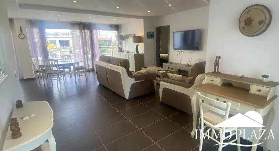 Superb modern villa on one level on the Falconera canal, with mooring and swimming pool – Empuriabrava