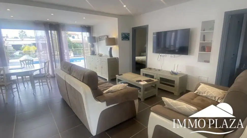 Superb modern villa on one level on the Falconera canal, with mooring and swimming pool – Empuriabrava