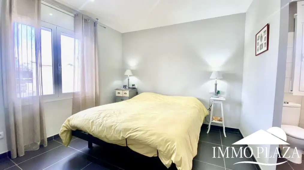 Superb modern villa on one level on the Falconera canal, with mooring and swimming pool – Empuriabrava