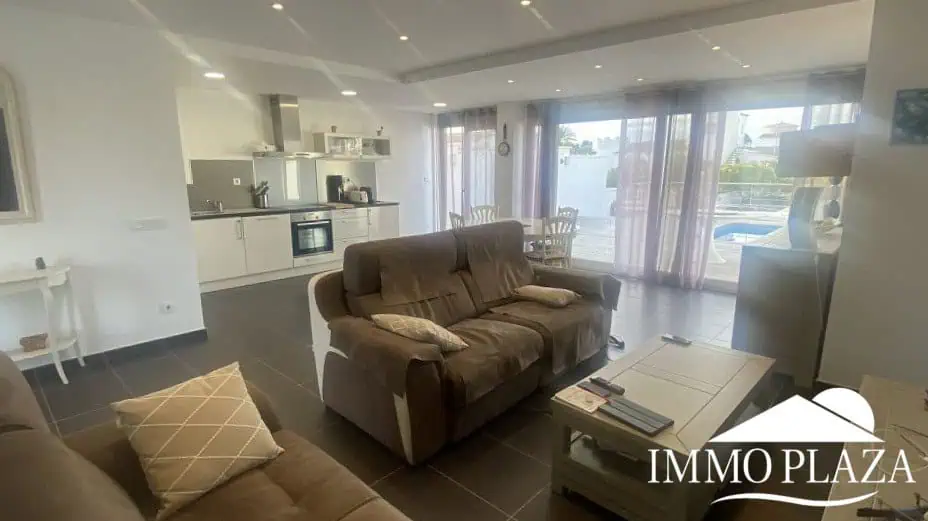 Superb modern villa on one level on the Falconera canal, with mooring and swimming pool – Empuriabrava