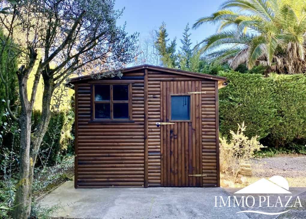 Schöne typische Villa in Meeresnähe mit 2 Wohnungen, 4 Schlafzimmern, 2 Bädern, 1 Garage, 2 Stellplätzen, Swimmingpool!