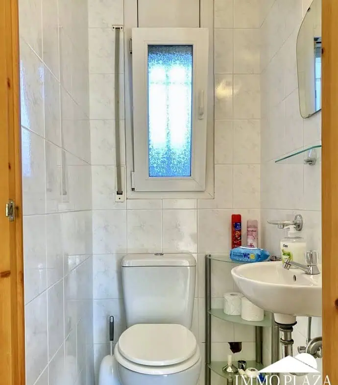 Schöne typische Villa in Meeresnähe mit 2 Wohnungen, 4 Schlafzimmern, 2 Bädern, 1 Garage, 2 Stellplätzen, Swimmingpool!