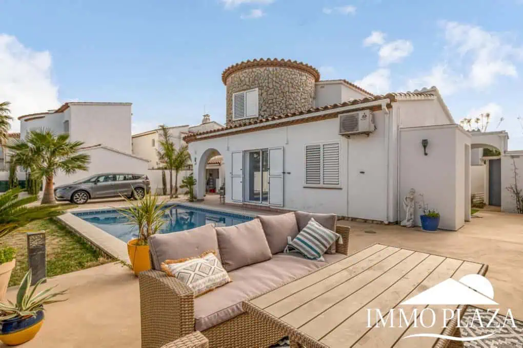 Prachtige gerenoveerde villa, dichtbij het strand en het centrum, met onafhankelijke studio, zwembad, garage