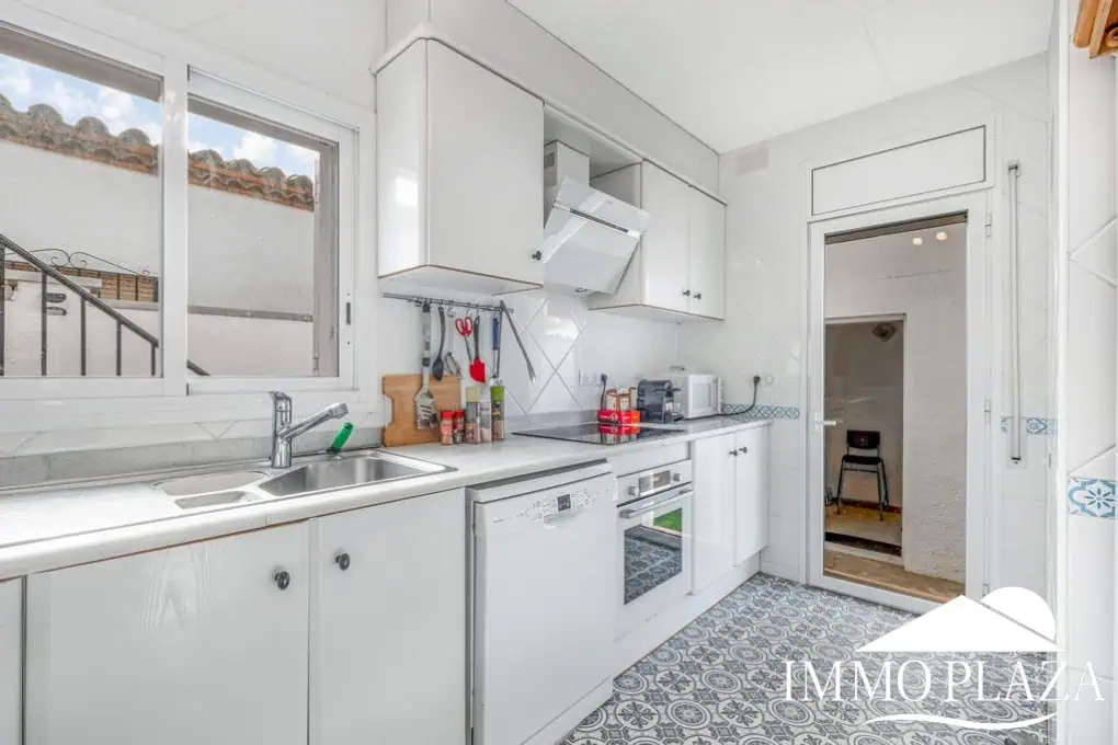 Prachtige gerenoveerde villa, dichtbij het strand en het centrum, met onafhankelijke studio, zwembad, garage