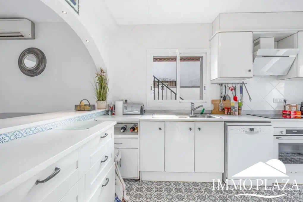 Prachtige gerenoveerde villa, dichtbij het strand en het centrum, met onafhankelijke studio, zwembad, garage