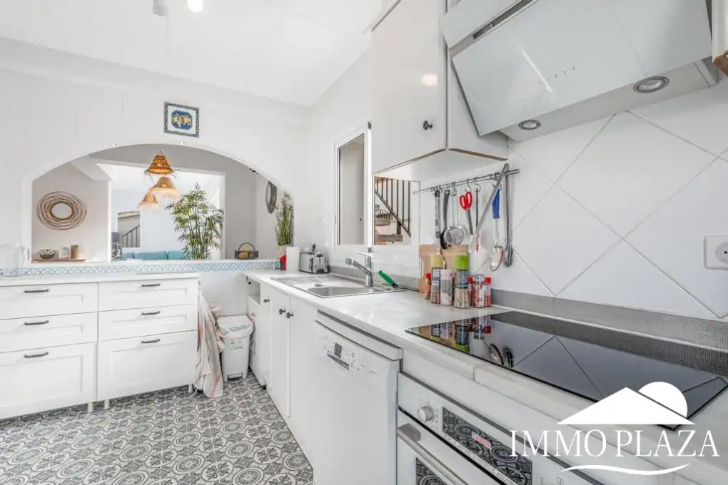Prachtige gerenoveerde villa, dichtbij het strand en het centrum, met onafhankelijke studio, zwembad, garage