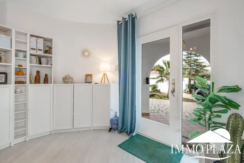 Prachtige gerenoveerde villa, dichtbij het strand en het centrum, met onafhankelijke studio, zwembad, garage