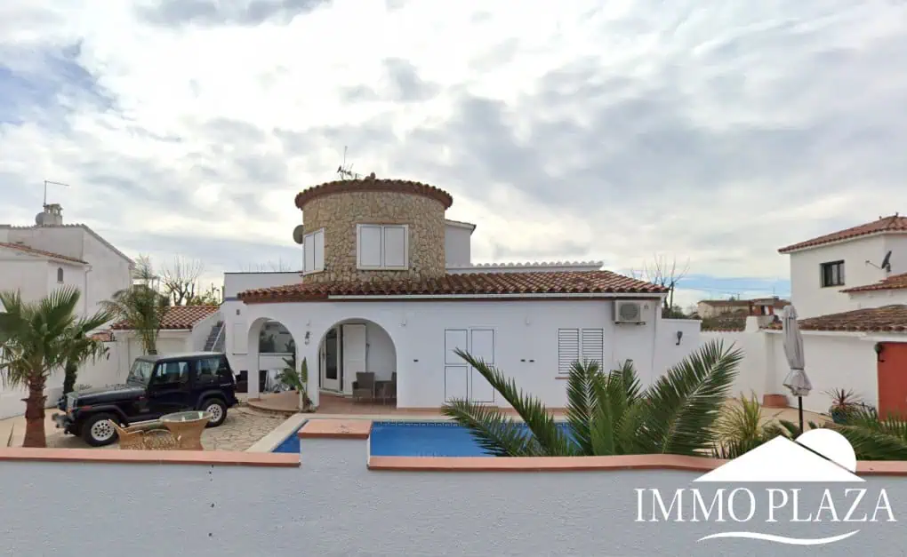 Prachtige gerenoveerde villa, dichtbij het strand en het centrum, met onafhankelijke studio, zwembad, garage
