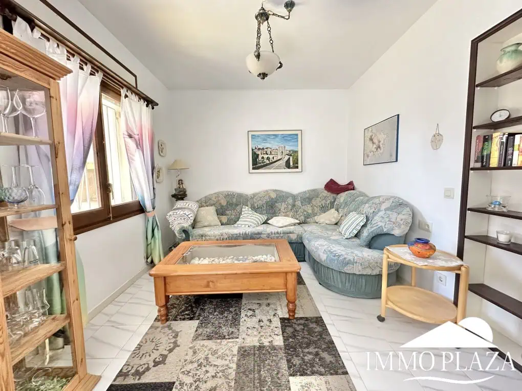 Petite villa située dans un quartier calme et privilégié d’Empuriabrava; près d’un port –  2 chambres, 2 sdb, 1 jardin, 1 garage