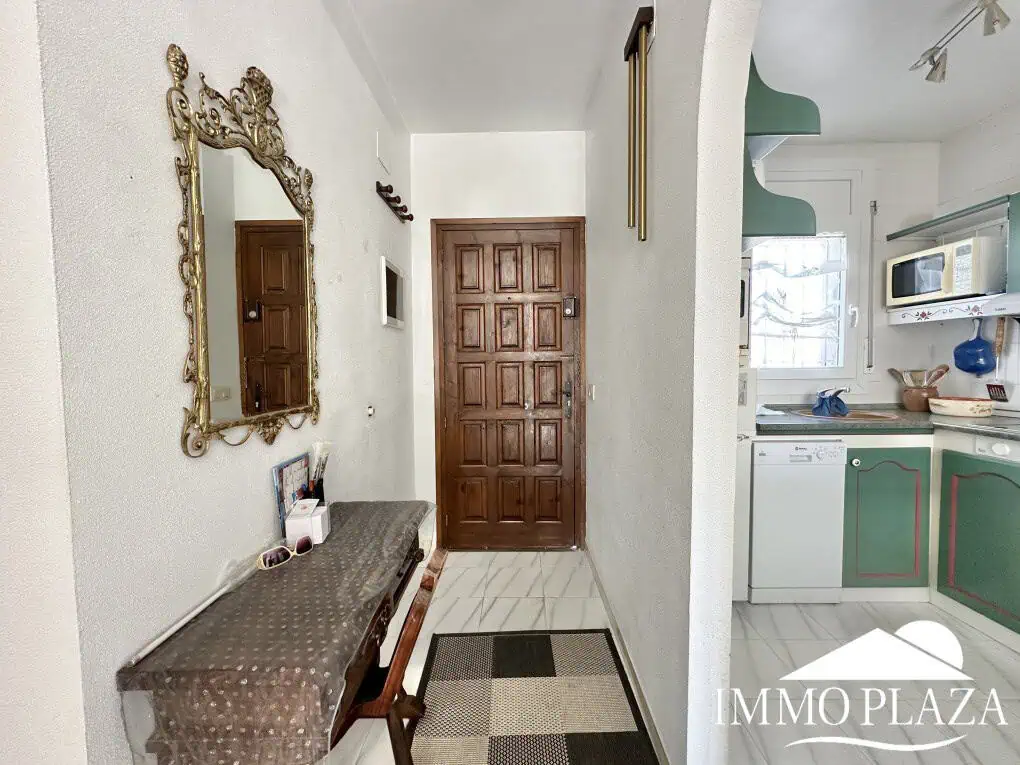 Petite villa située dans un quartier calme et privilégié d’Empuriabrava; près d’un port –  2 chambres, 2 sdb, 1 jardin, 1 garage