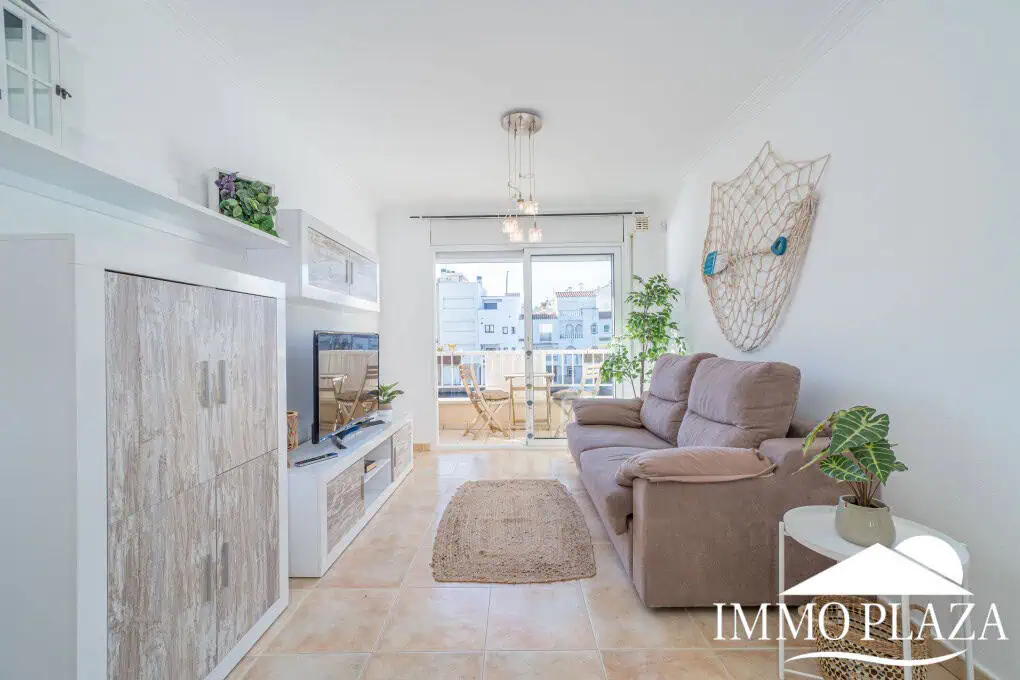 Corner Apartment + Tourist License! Canal view, south-facing, 5 minutes from the beach; 2 bedrooms, 1 bathroom, 2 terraces, parking + private storage
