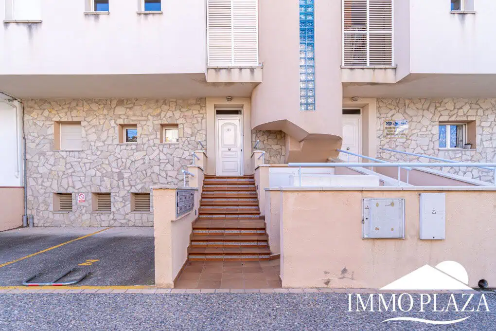 Corner Apartment + Tourist License! Canal view, south-facing, 5 minutes from the beach; 2 bedrooms, 1 bathroom, 2 terraces, parking + private storage