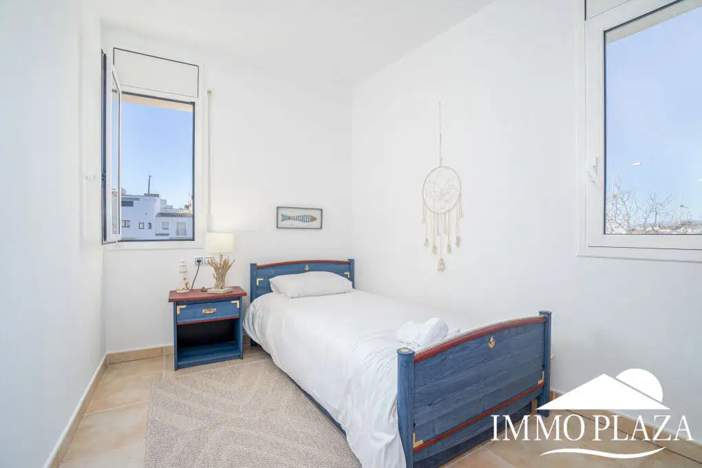 Corner Apartment + Tourist License! Canal view, south-facing, 5 minutes from the beach; 2 bedrooms, 1 bathroom, 2 terraces, parking + private storage