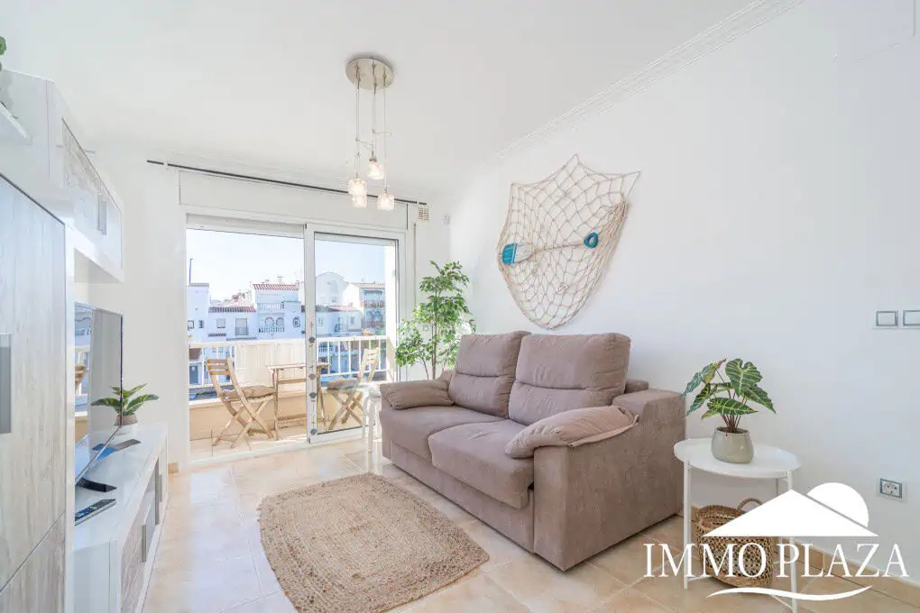 Corner Apartment + Tourist License! Canal view, south-facing, 5 minutes from the beach; 2 bedrooms, 1 bathroom, 2 terraces, parking + private storage