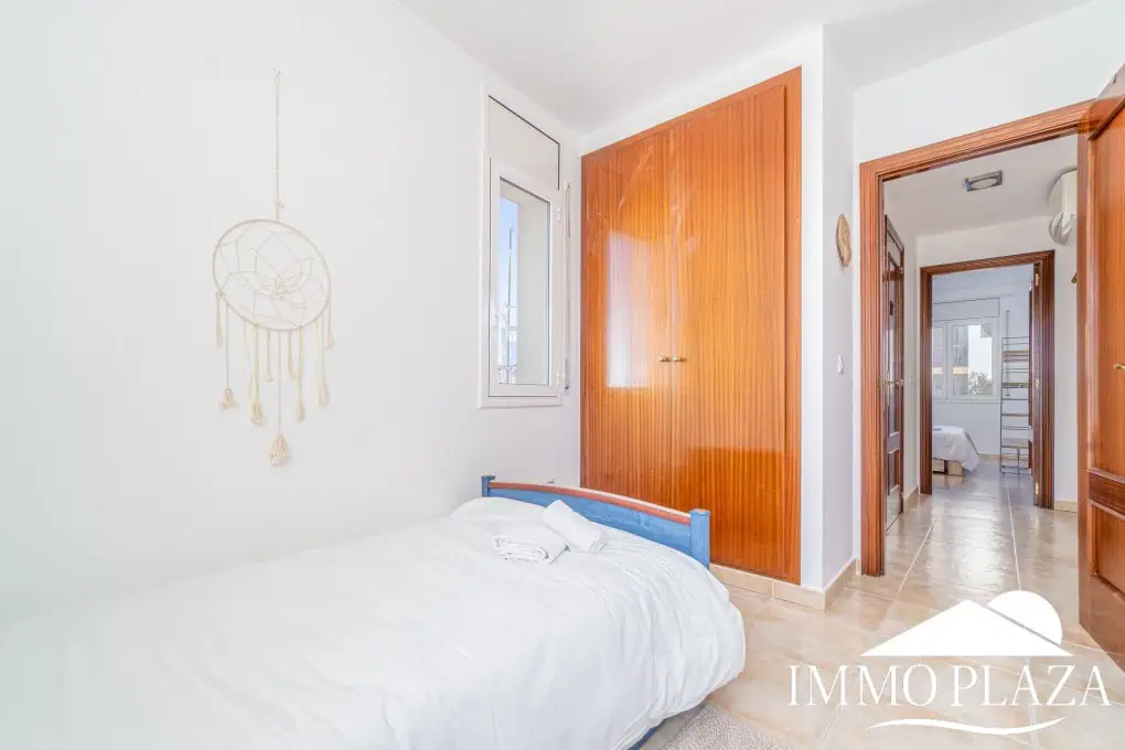 Corner Apartment + Tourist License! Canal view, south-facing, 5 minutes from the beach; 2 bedrooms, 1 bathroom, 2 terraces, parking + private storage