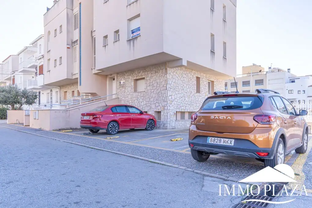 Corner Apartment + Tourist License! Canal view, south-facing, 5 minutes from the beach; 2 bedrooms, 1 bathroom, 2 terraces, parking + private storage