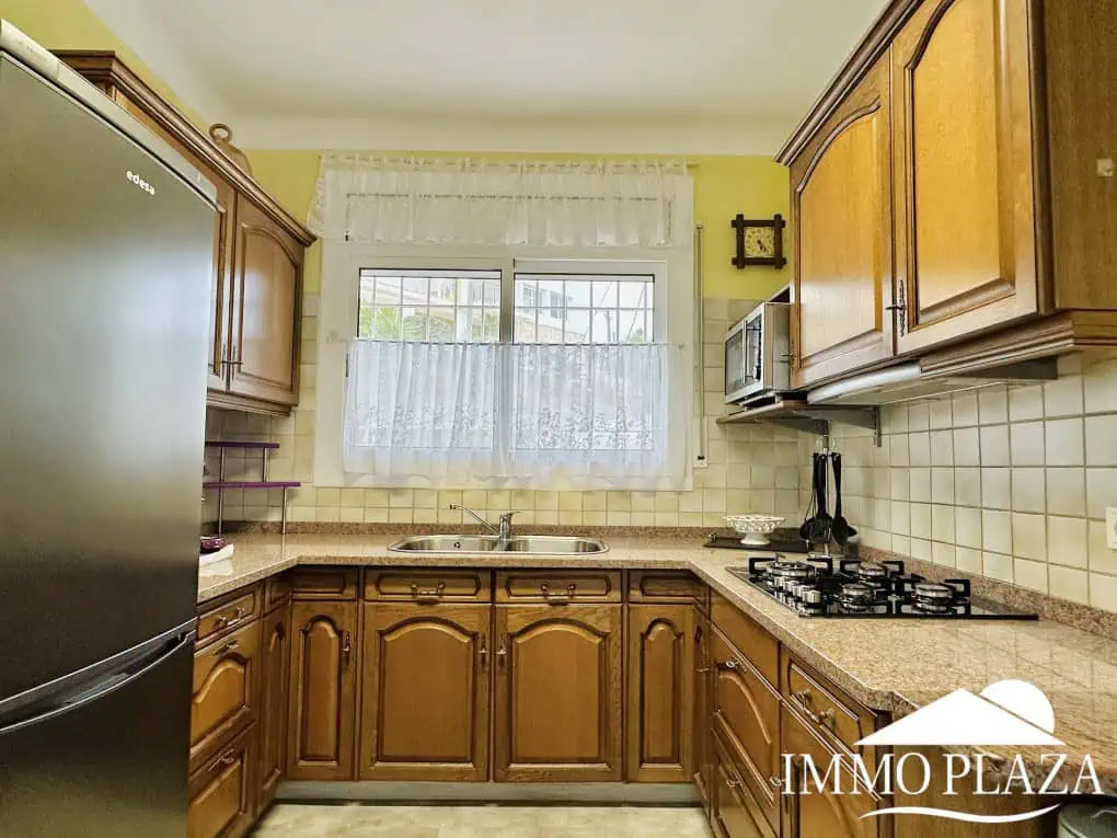Wunderschöne Villa mit Meerblick + 1 unabhängiges Apartment + 1 Baugrundstück (502 m2), Garage und Privatparkplatz – Roses