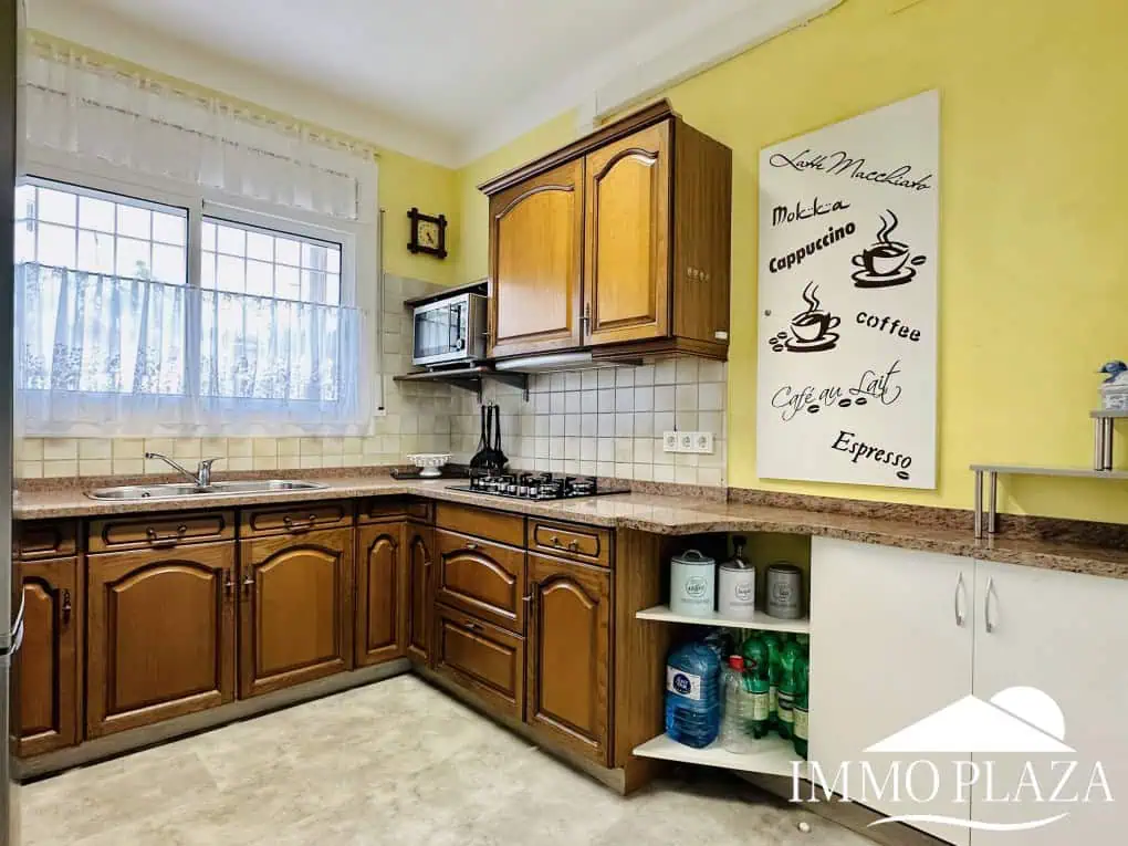 Wunderschöne Villa mit Meerblick + 1 unabhängiges Apartment + 1 Baugrundstück (502 m2), Garage und Privatparkplatz – Roses