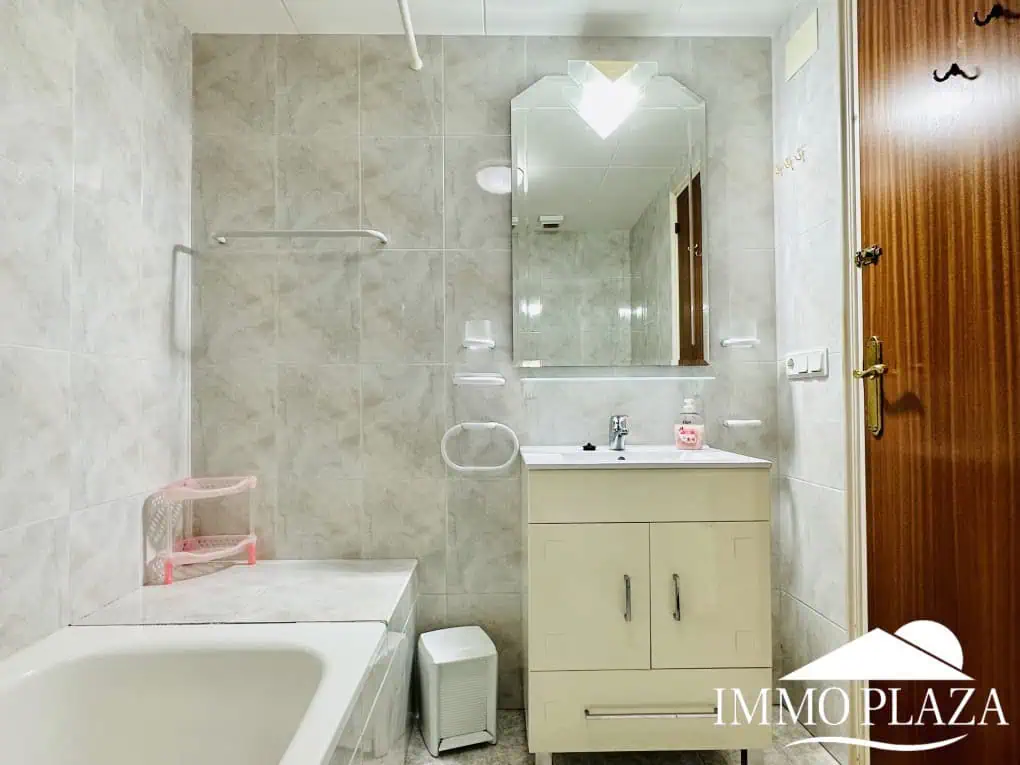 Wunderschöne Villa mit Meerblick + 1 unabhängiges Apartment + 1 Baugrundstück (502 m2), Garage und Privatparkplatz – Roses