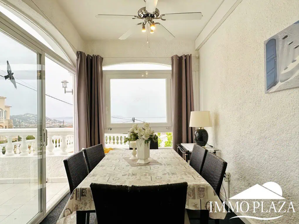 Wunderschöne Villa mit Meerblick + 1 unabhängiges Apartment + 1 Baugrundstück (502 m2), Garage und Privatparkplatz – Roses