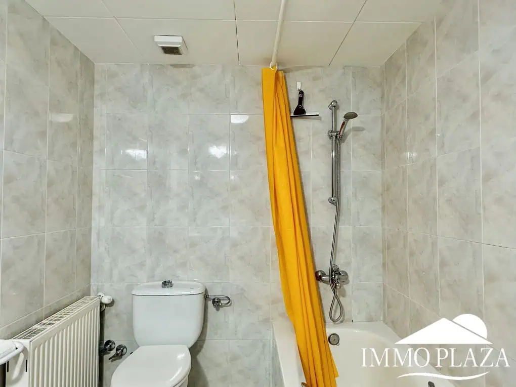 Wunderschöne Villa mit Meerblick + 1 unabhängiges Apartment + 1 Baugrundstück (502 m2), Garage und Privatparkplatz – Roses