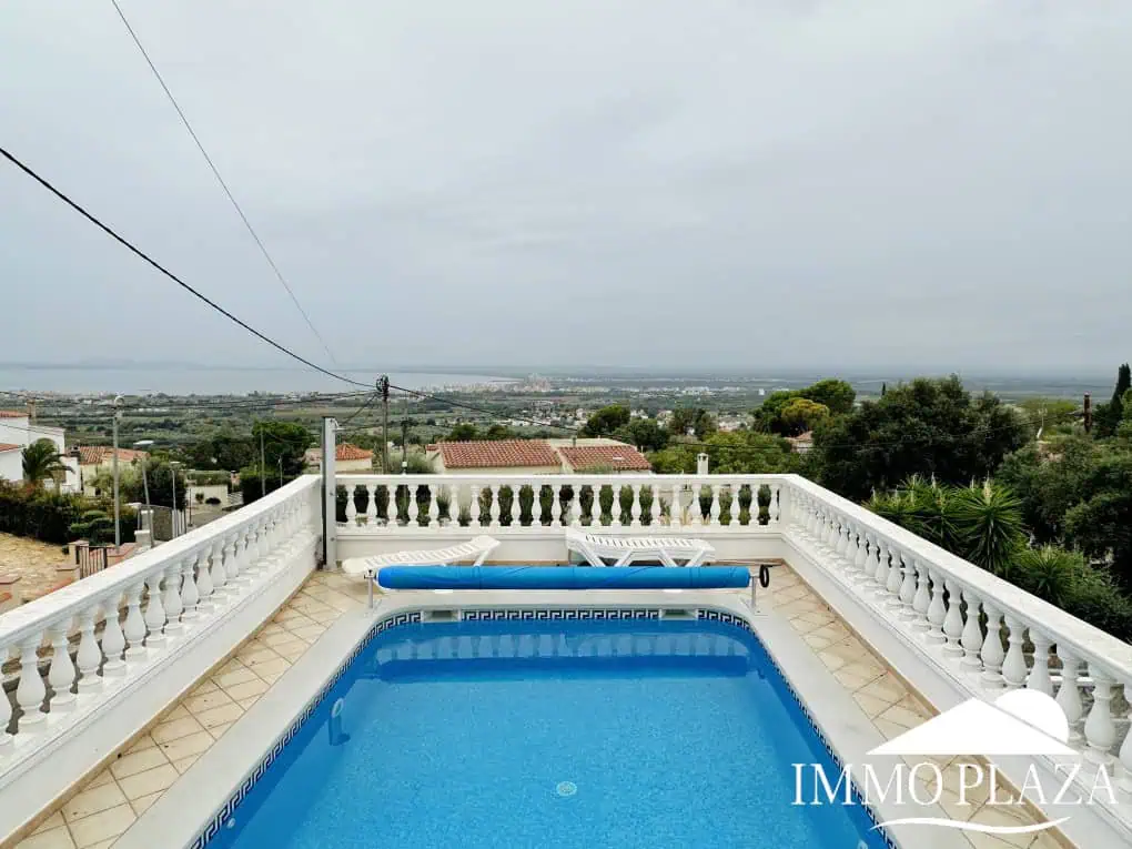 Wunderschöne Villa mit Meerblick + 1 unabhängiges Apartment + 1 Baugrundstück (502 m2), Garage und Privatparkplatz – Roses