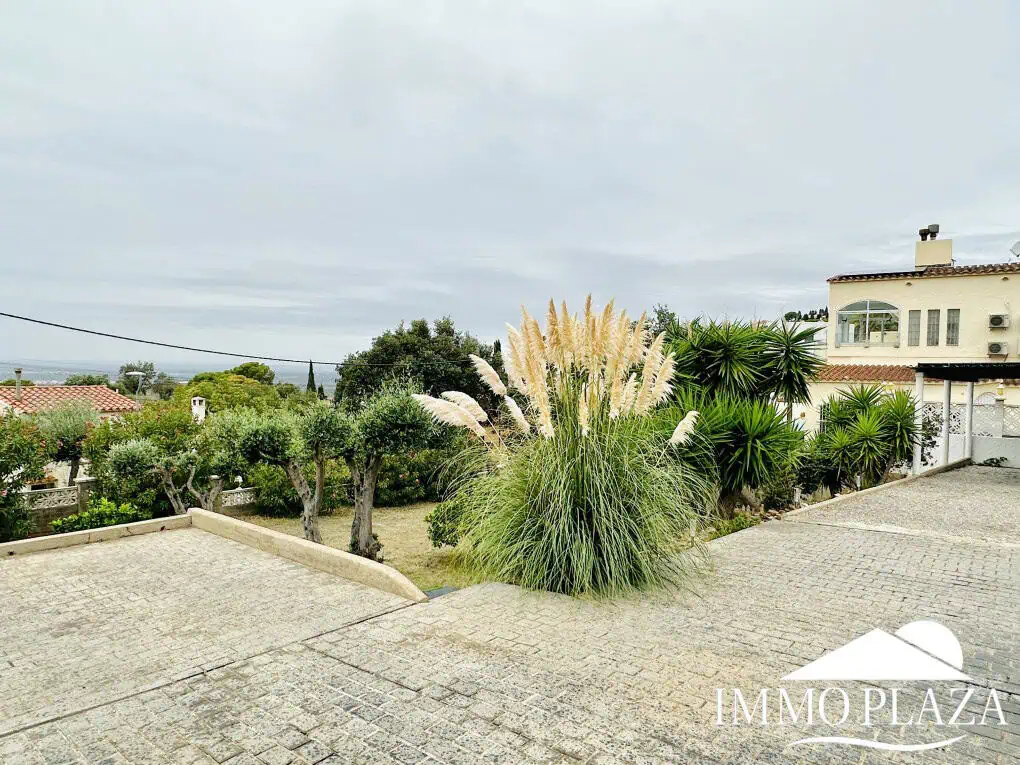 Wunderschöne Villa mit Meerblick + 1 unabhängiges Apartment + 1 Baugrundstück (502 m2), Garage und Privatparkplatz – Roses