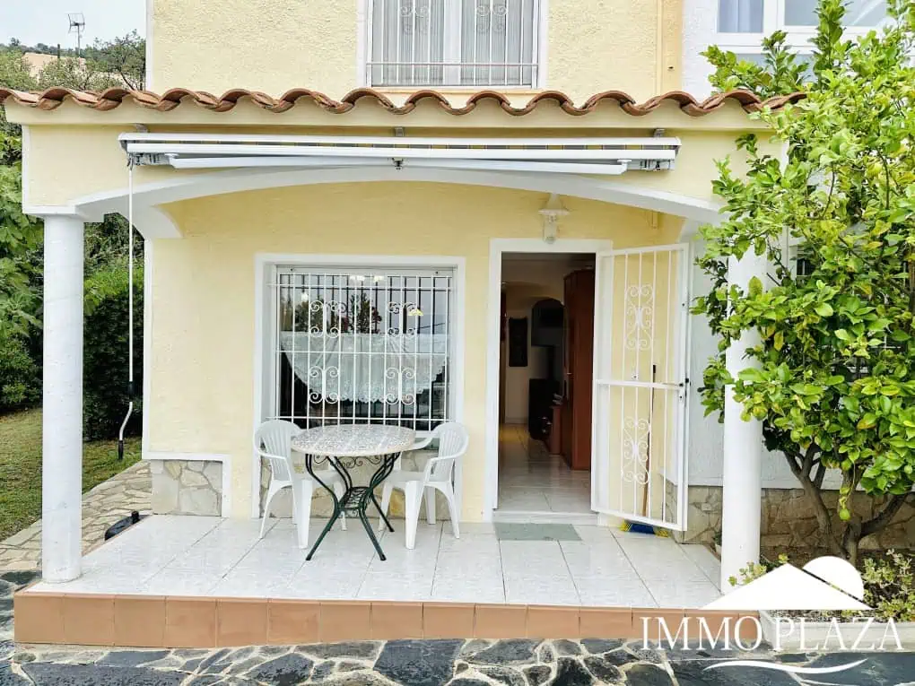 Wunderschöne Villa mit Meerblick + 1 unabhängiges Apartment + 1 Baugrundstück (502 m2), Garage und Privatparkplatz – Roses