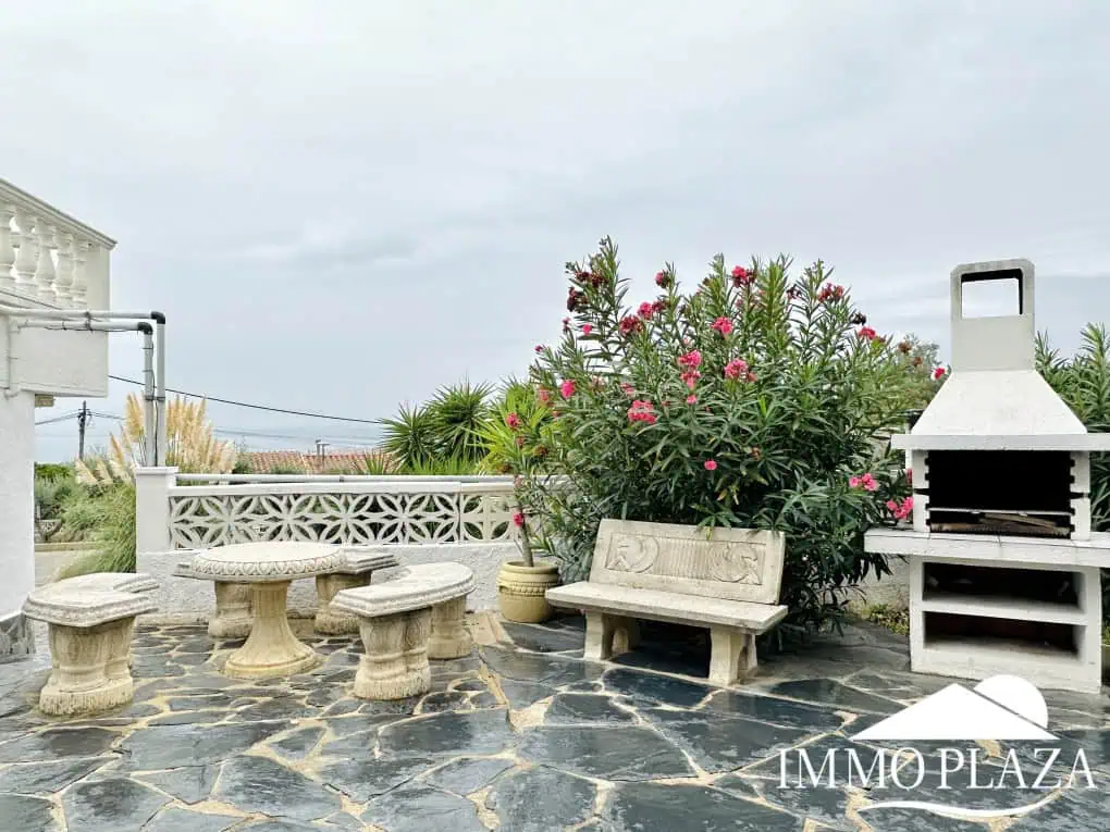 Wunderschöne Villa mit Meerblick + 1 unabhängiges Apartment + 1 Baugrundstück (502 m2), Garage und Privatparkplatz – Roses