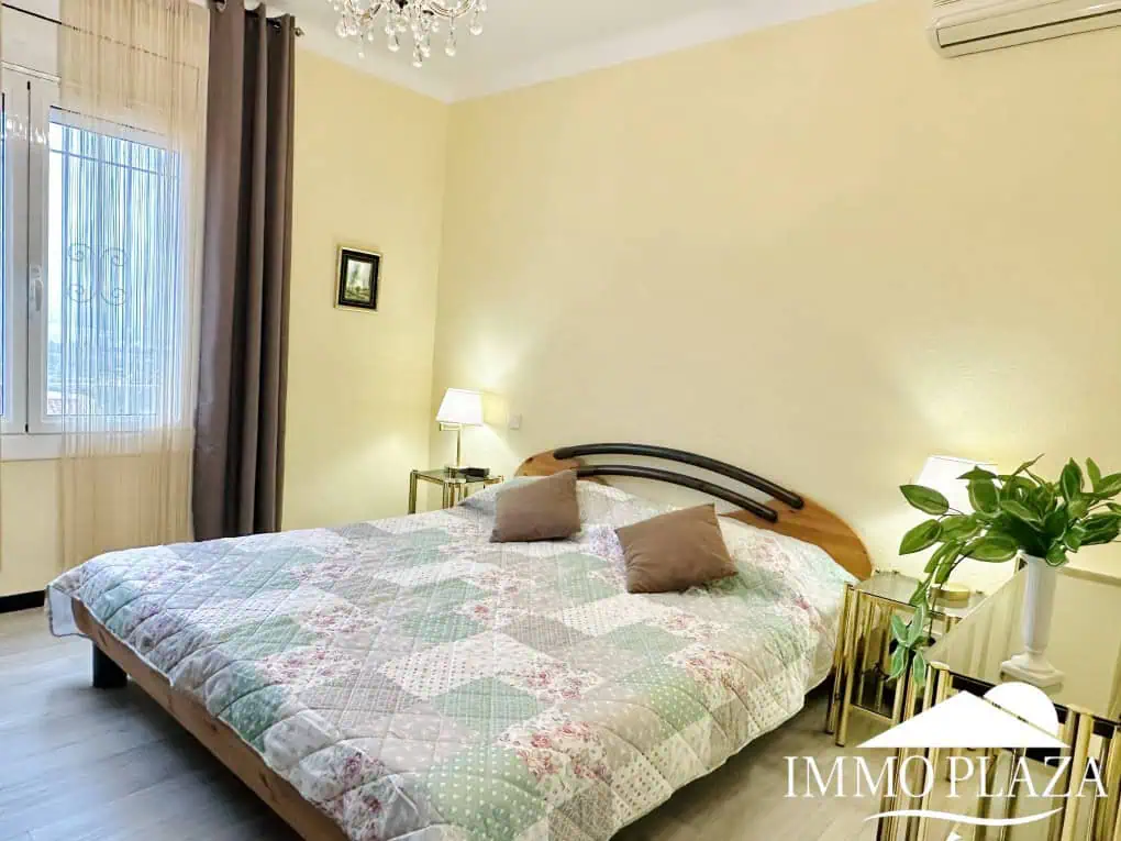 Wunderschöne Villa mit Meerblick + 1 unabhängiges Apartment + 1 Baugrundstück (502 m2), Garage und Privatparkplatz – Roses